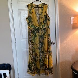 Yellow with Leaves duster